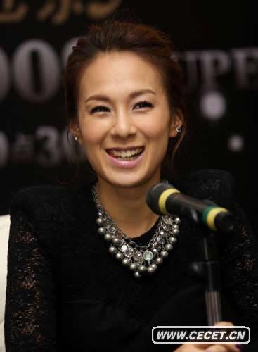 蔡妍稱(chēng)黑裙亮相見(jiàn)面會(huì )