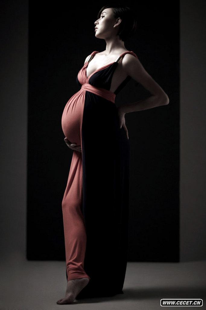 胡靜拍孕婦裝寫(xiě)真