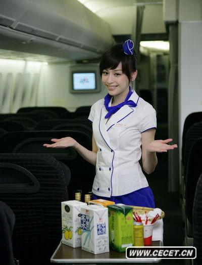 王心凌化身空姐展制服誘惑