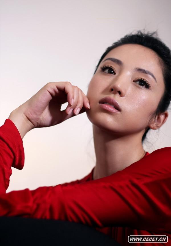 美人董璇俏麗上鏡