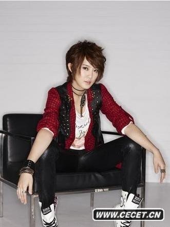 劉力揚時(shí)尚復古裝扮