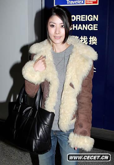 陳慧琳返港身著(zhù)厚實(shí)棉衣