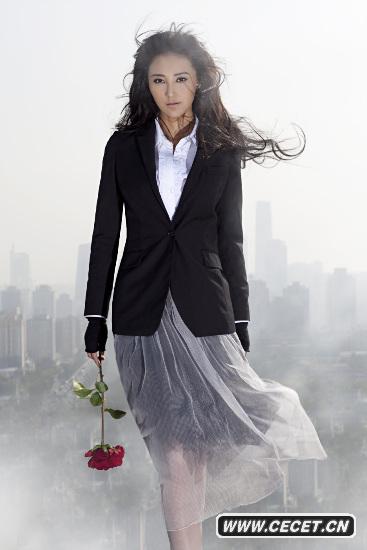 張歆藝薄衣短裙寫(xiě)真