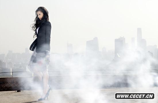 張歆藝薄衣短裙寫(xiě)真