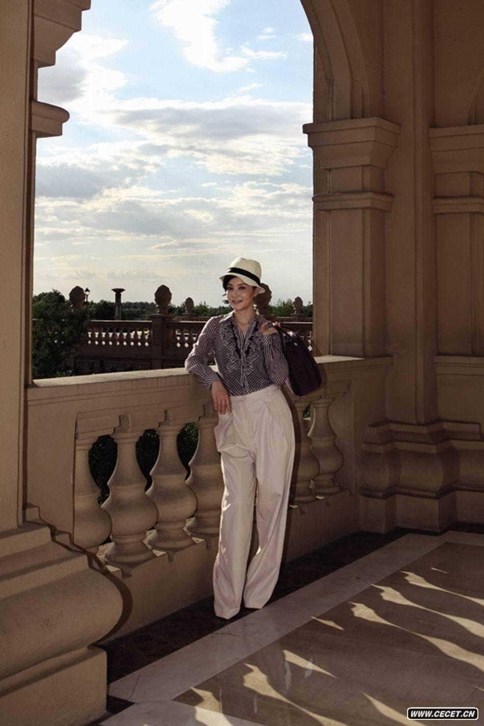 陶紅古堡寫(xiě)真氣質(zhì)華貴