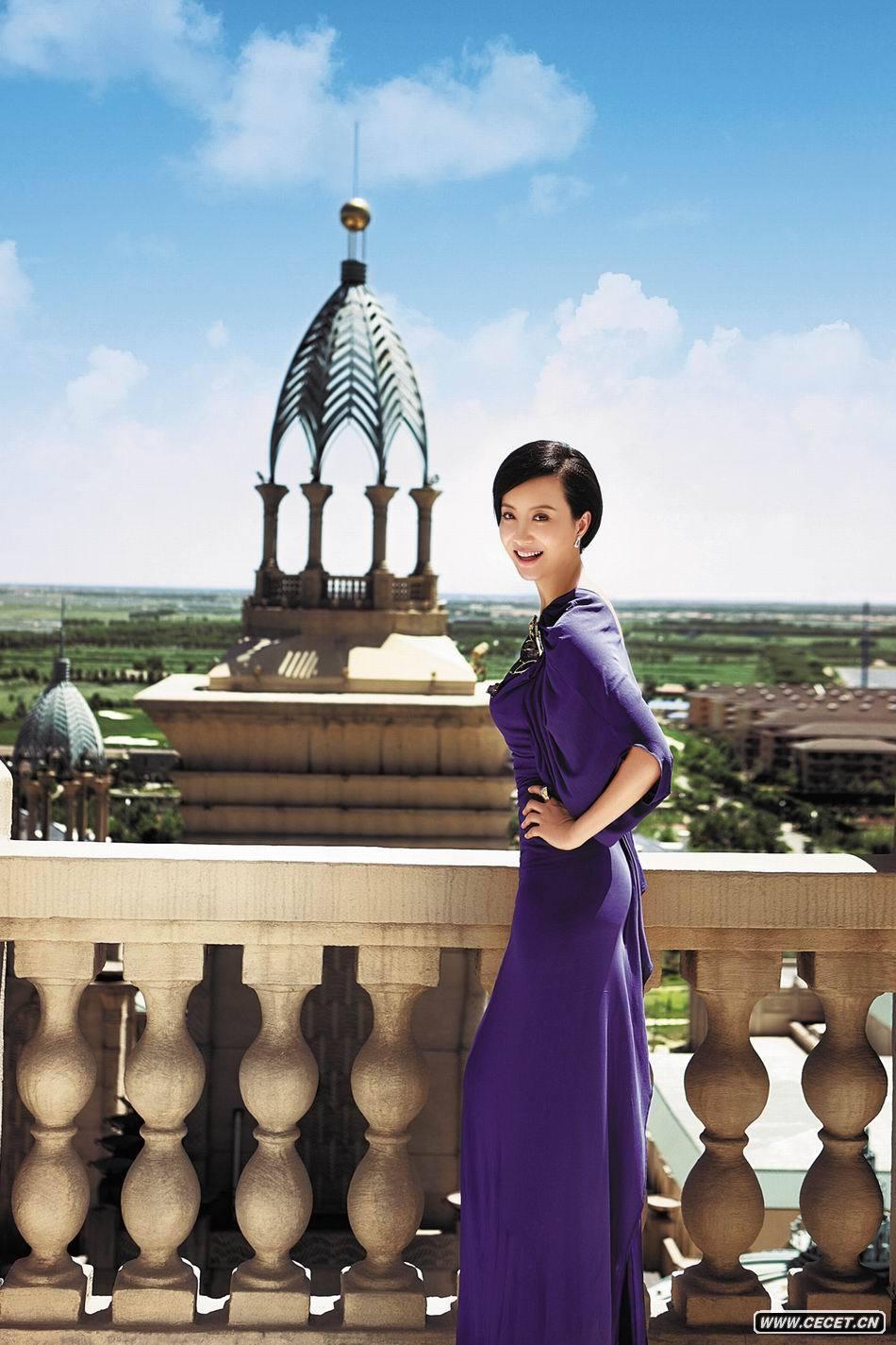 陶紅古堡寫(xiě)真氣質(zhì)華貴