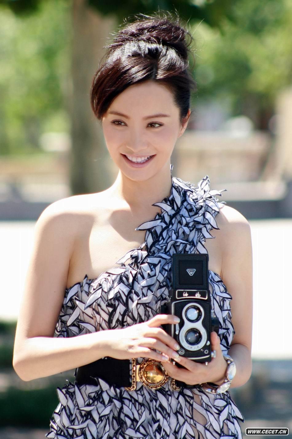 陶紅古堡寫(xiě)真氣質(zhì)華貴