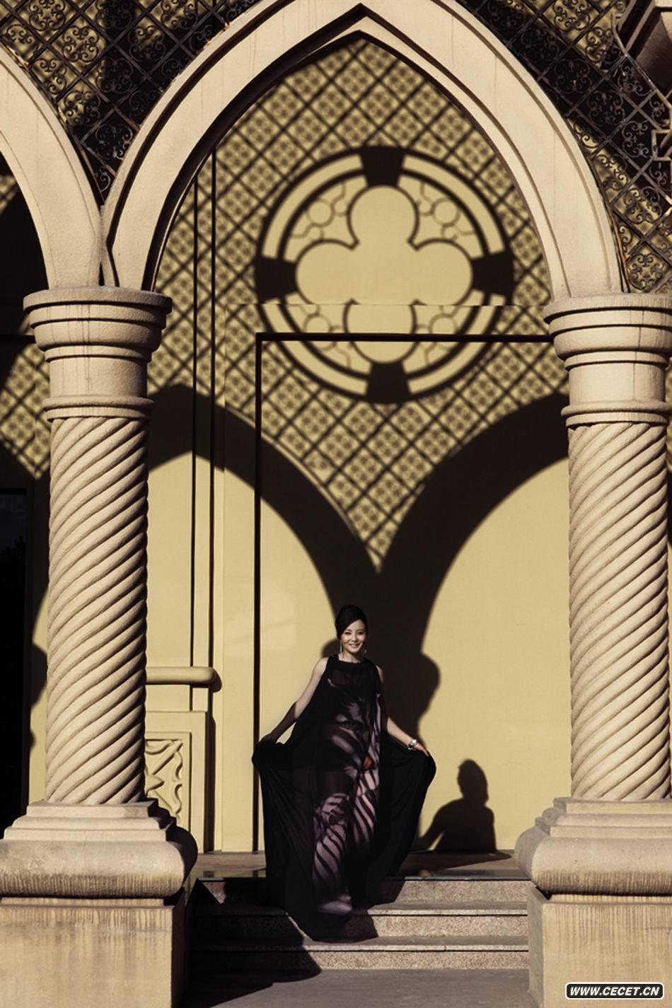 陶紅古堡寫(xiě)真氣質(zhì)華貴