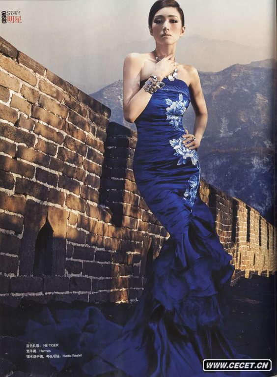 鞏俐登裙裾飛揚變風(fēng)雪女王