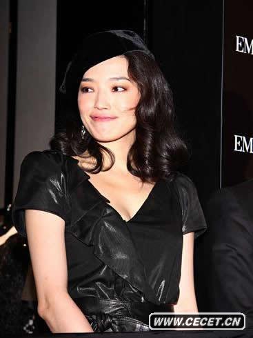 舒淇低胸裝性感出席酒會(huì )