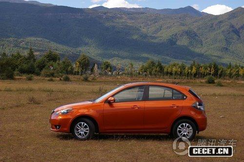 悅翔兩廂試駕實(shí)拍圖