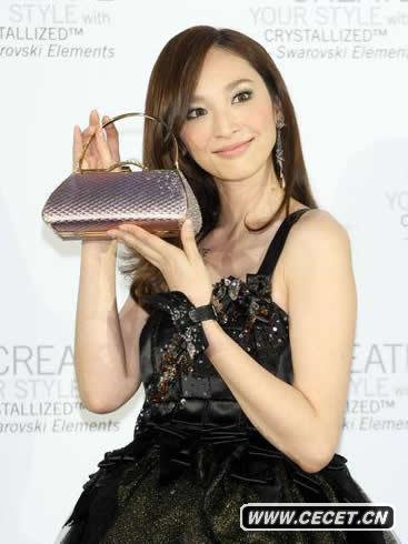 吳佩慈蕾絲禮服秀美胸