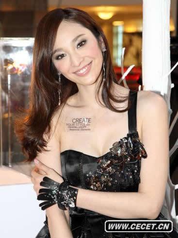 吳佩慈蕾絲禮服秀美胸