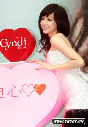 王心凌大露性感嫵媚