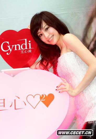 王心凌大露性感嫵媚