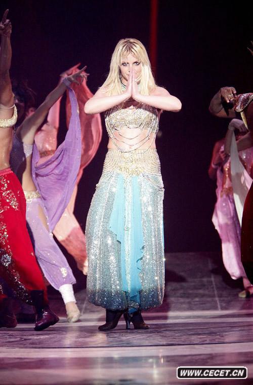 布蘭妮演唱會(huì )性感裝扮