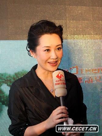 許晴簽約華誼兄弟