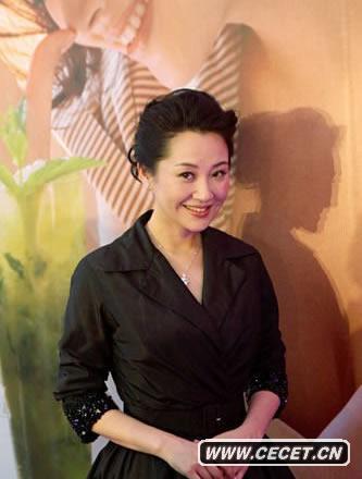 許晴簽約華誼兄弟