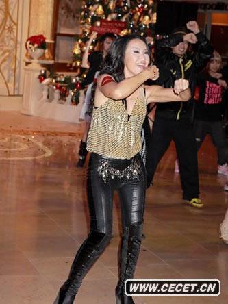 李玟酥胸半露呼之欲出