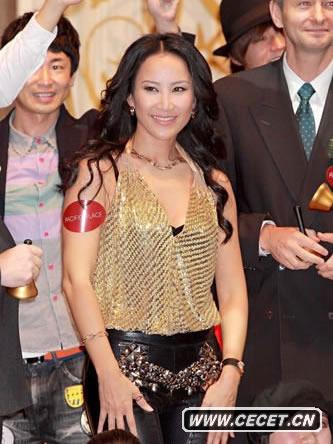 李玟酥胸半露呼之欲出