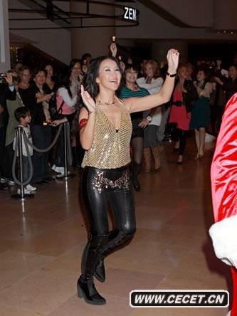 李玟酥胸半露呼之欲出