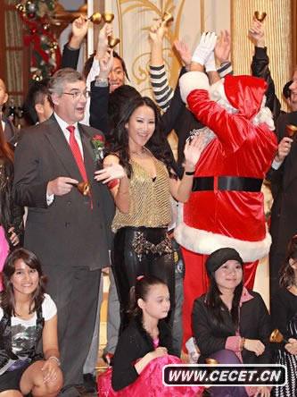 李玟酥胸半露呼之欲出