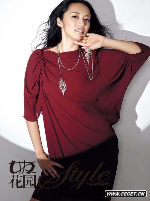 姚晨登封面嫵媚動(dòng)人