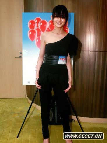 大S煙熏妝辣妹造型亮相