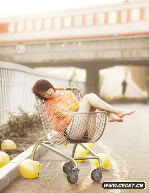 黃璐性感街拍《男人裝》