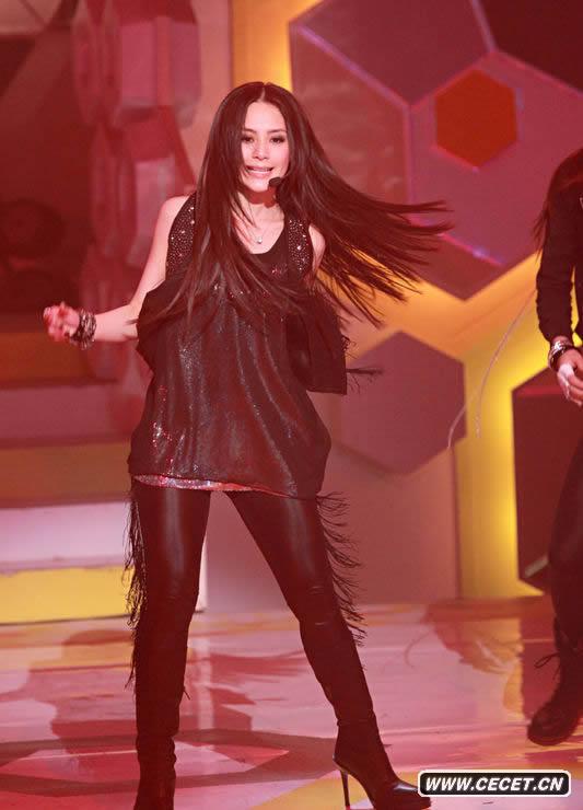 阿嬌舞姿火辣變小魔女