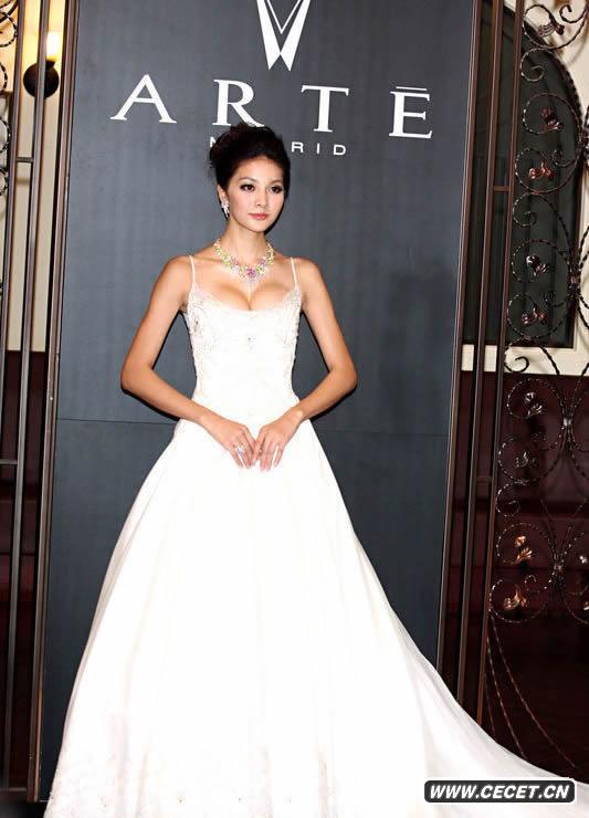 吳亞馨扮性感低胸爆乳