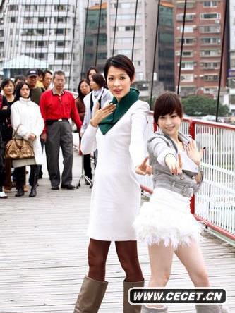 王心凌寒冬穿裙秀美腿