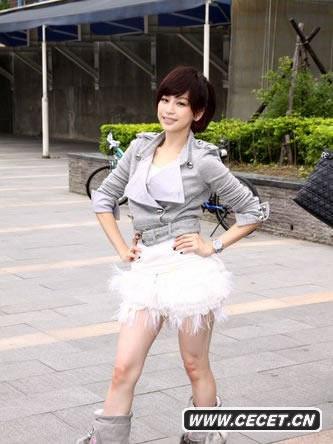 王心凌寒冬穿裙秀美腿