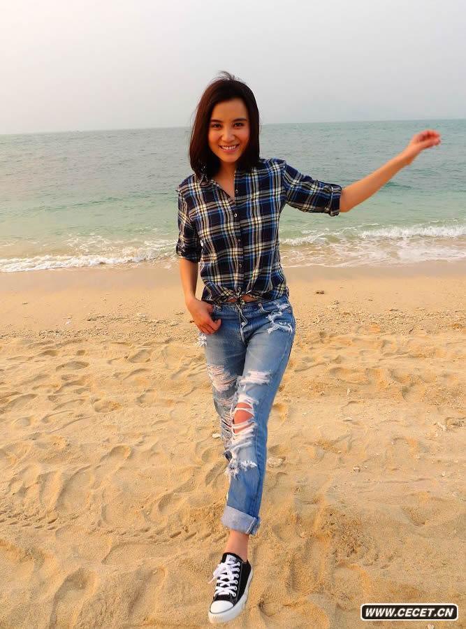 小宋佳最新海邊大片