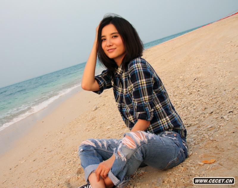 小宋佳最新海邊大片