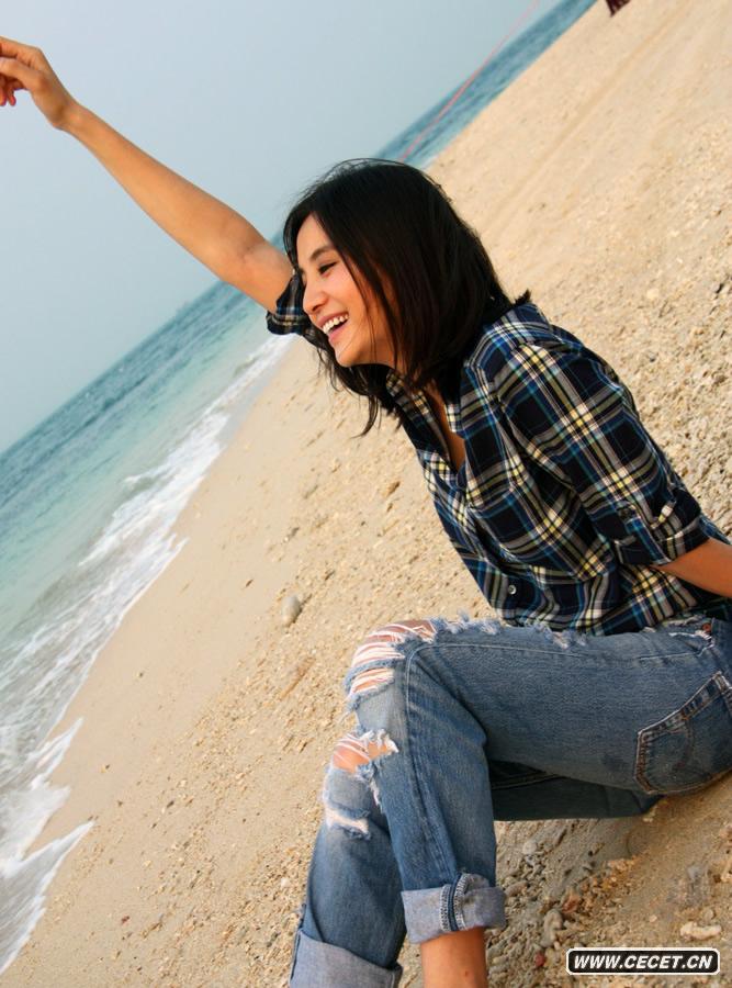 小宋佳最新海邊大片