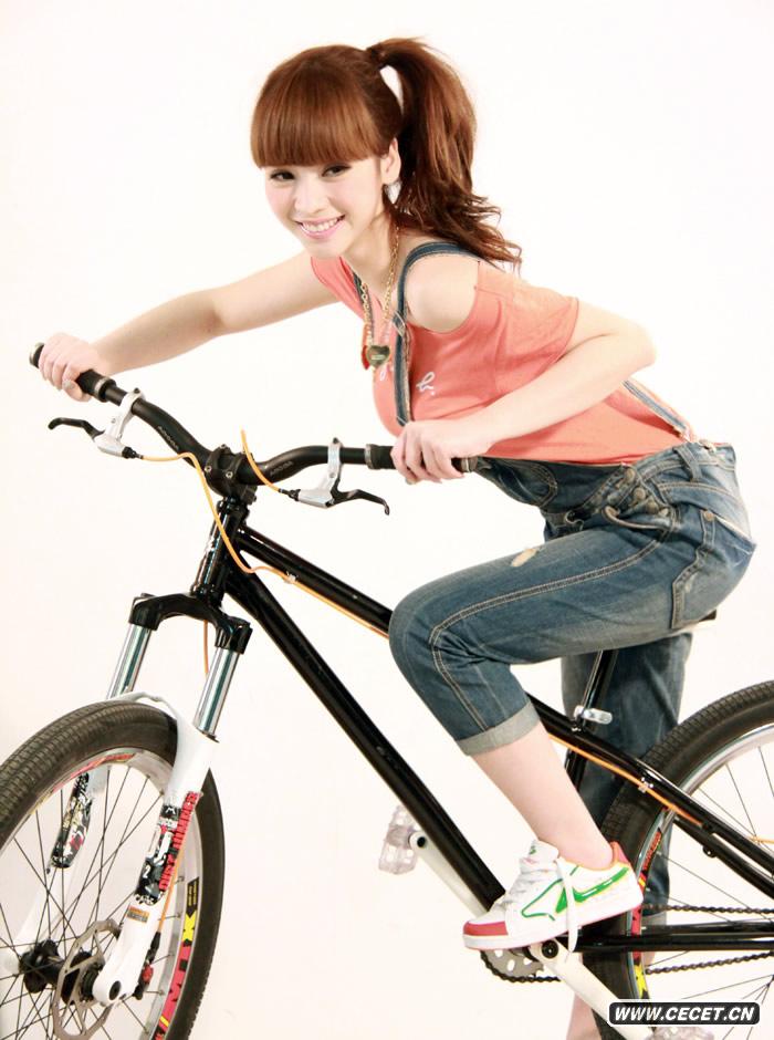 柳巖清麗寫(xiě)真曝光