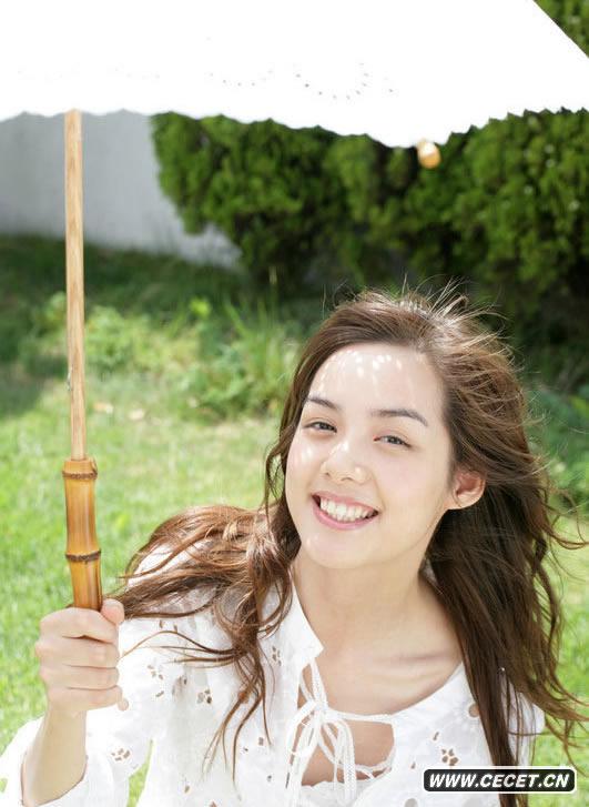 前超女陳怡素顏拍寫(xiě)真