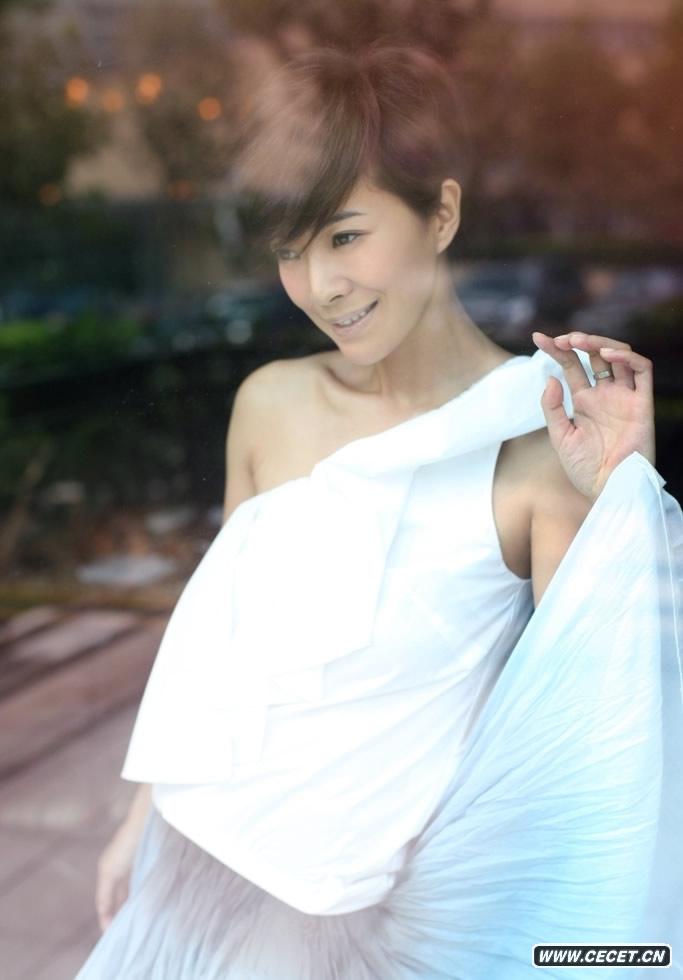 準新娘蘇巖最新寫(xiě)真