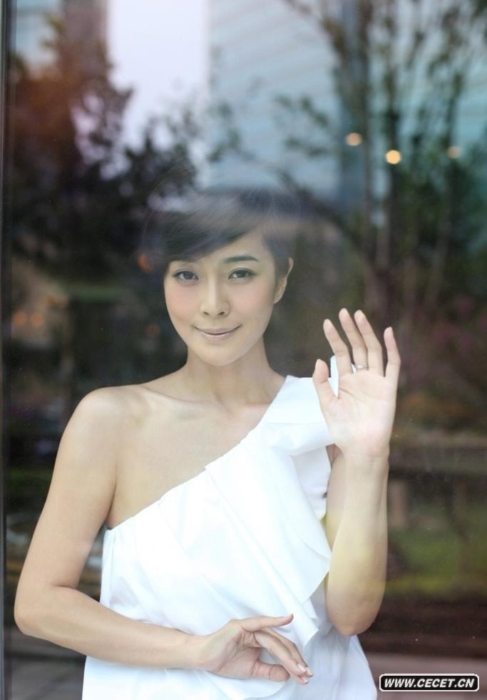 準新娘蘇巖最新寫(xiě)真