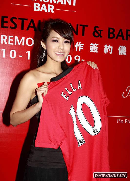 官恩娜穿黑裙變調酒師