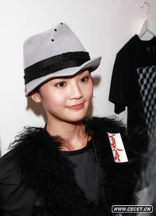 阿Sa以禮帽造型亮相