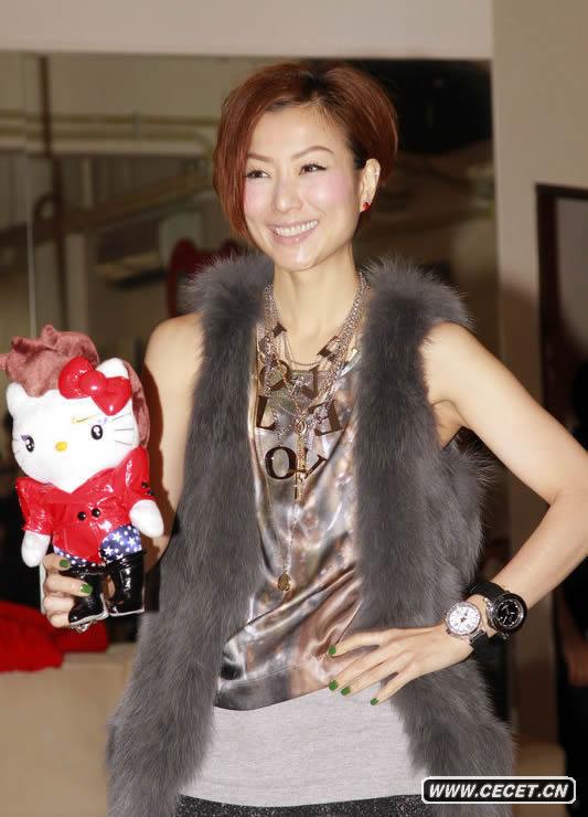 鄭秀文拼命為個(gè)唱彩排