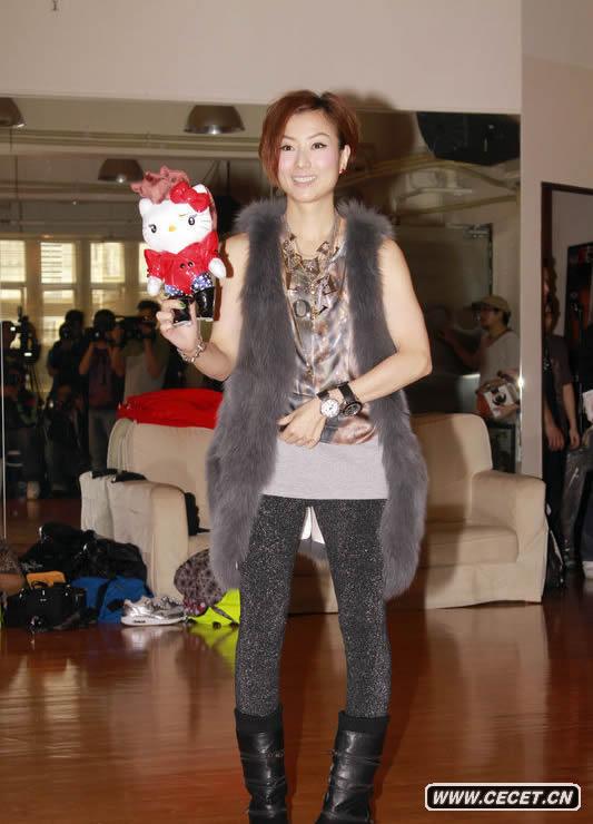 鄭秀文拼命為個(gè)唱彩排