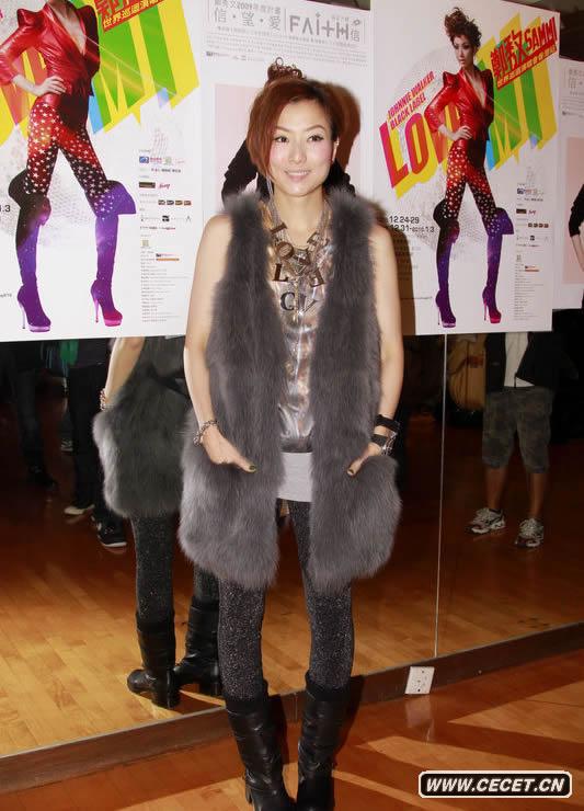 鄭秀文拼命為個(gè)唱彩排