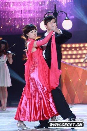 周瑾表演東北二人轉