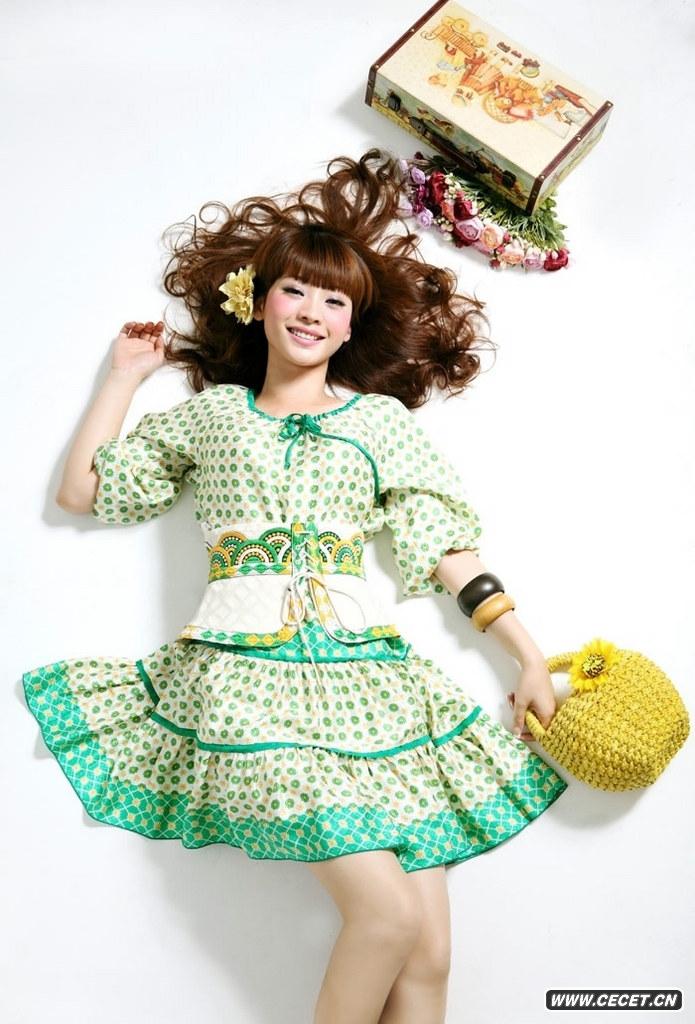 柳巖甜美笑容新寫(xiě)真