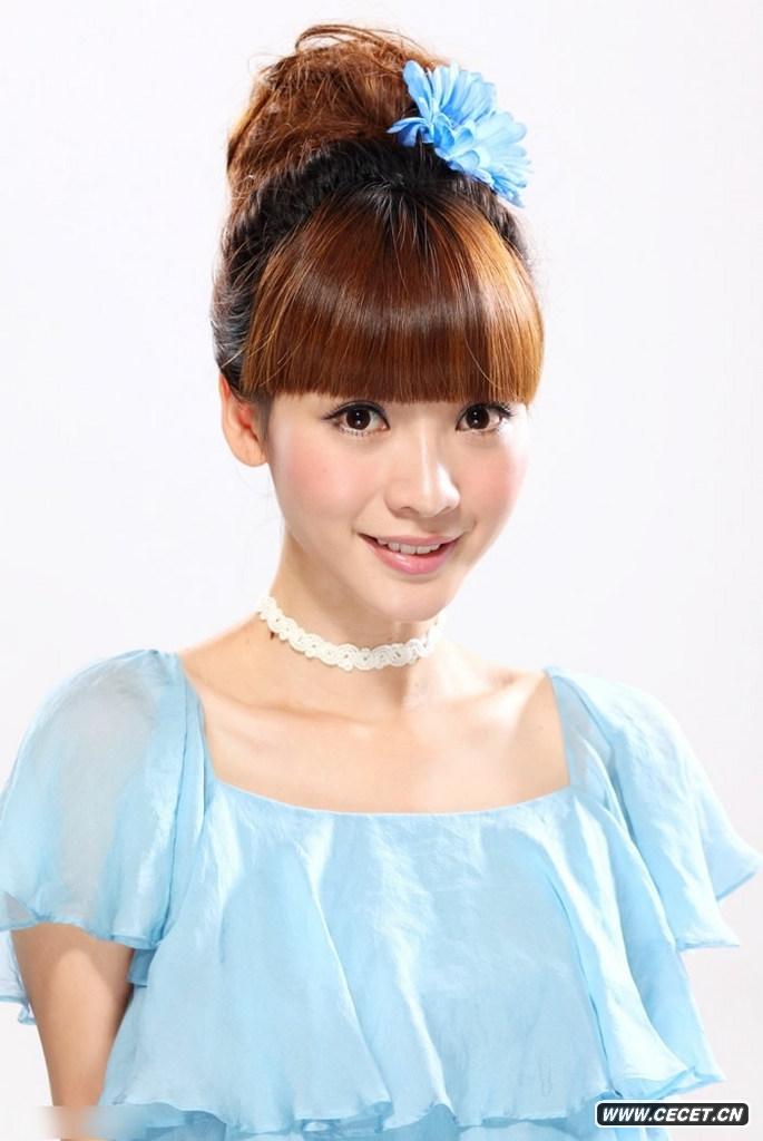 柳巖甜美笑容新寫(xiě)真