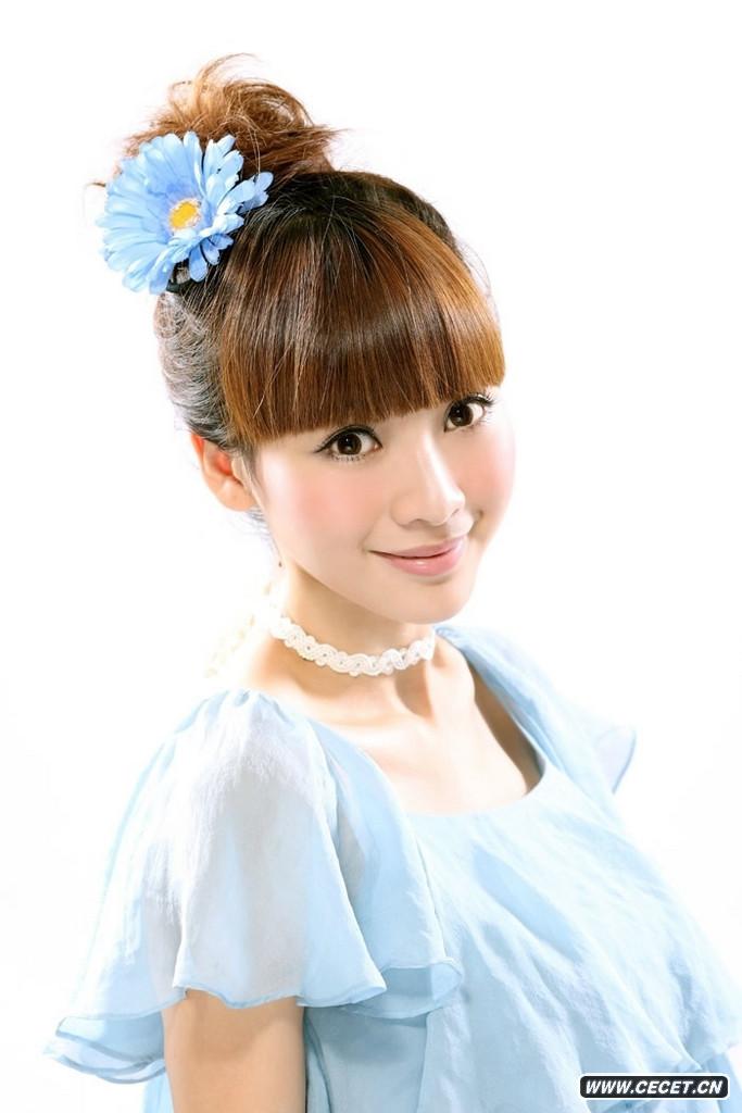 柳巖甜美笑容新寫(xiě)真