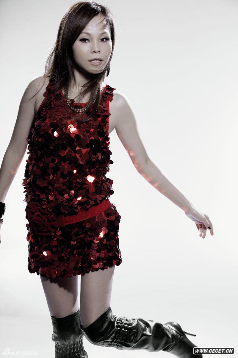 彭佳慧演繹閃亮搖滾風(fēng)